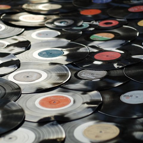 Zdjęcie: Albumy wydane po śmierci artysty: muzyczne testamenty, które poruszają