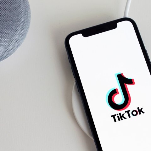 Zdjęcie: Indie artysta i TikTok: jak algorytm zastępuje menedżera muzycznego