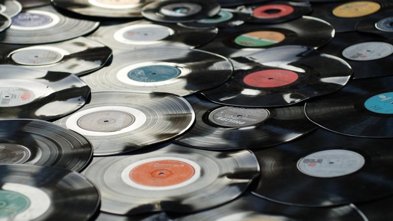 Zdjęcie: Albumy wydane po śmierci artysty: muzyczne testamenty, które poruszają