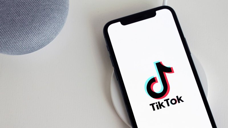 Zdjęcie: Indie artysta i TikTok: jak algorytm zastępuje menedżera muzycznego